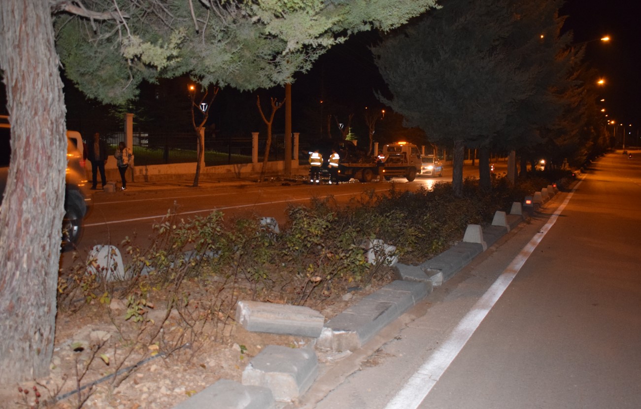 Karamanda Kazadan Saniyelerle Kurtuldular Otomobil Takla Atarak Karsi Seride Uctu7