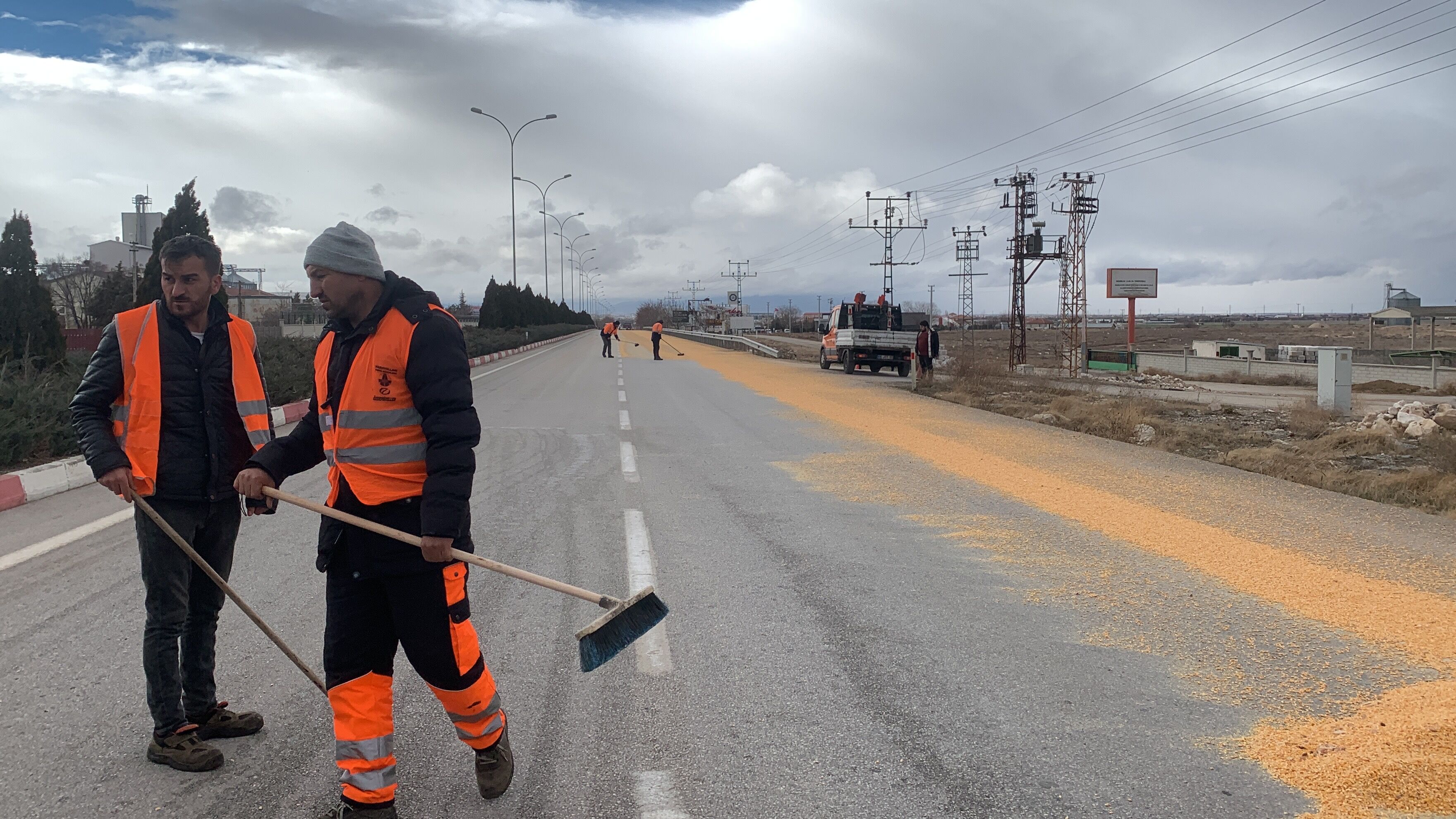 Karaman’da Mısırlar Yola Döküldü Yol Trafiğe Kapatıldı3