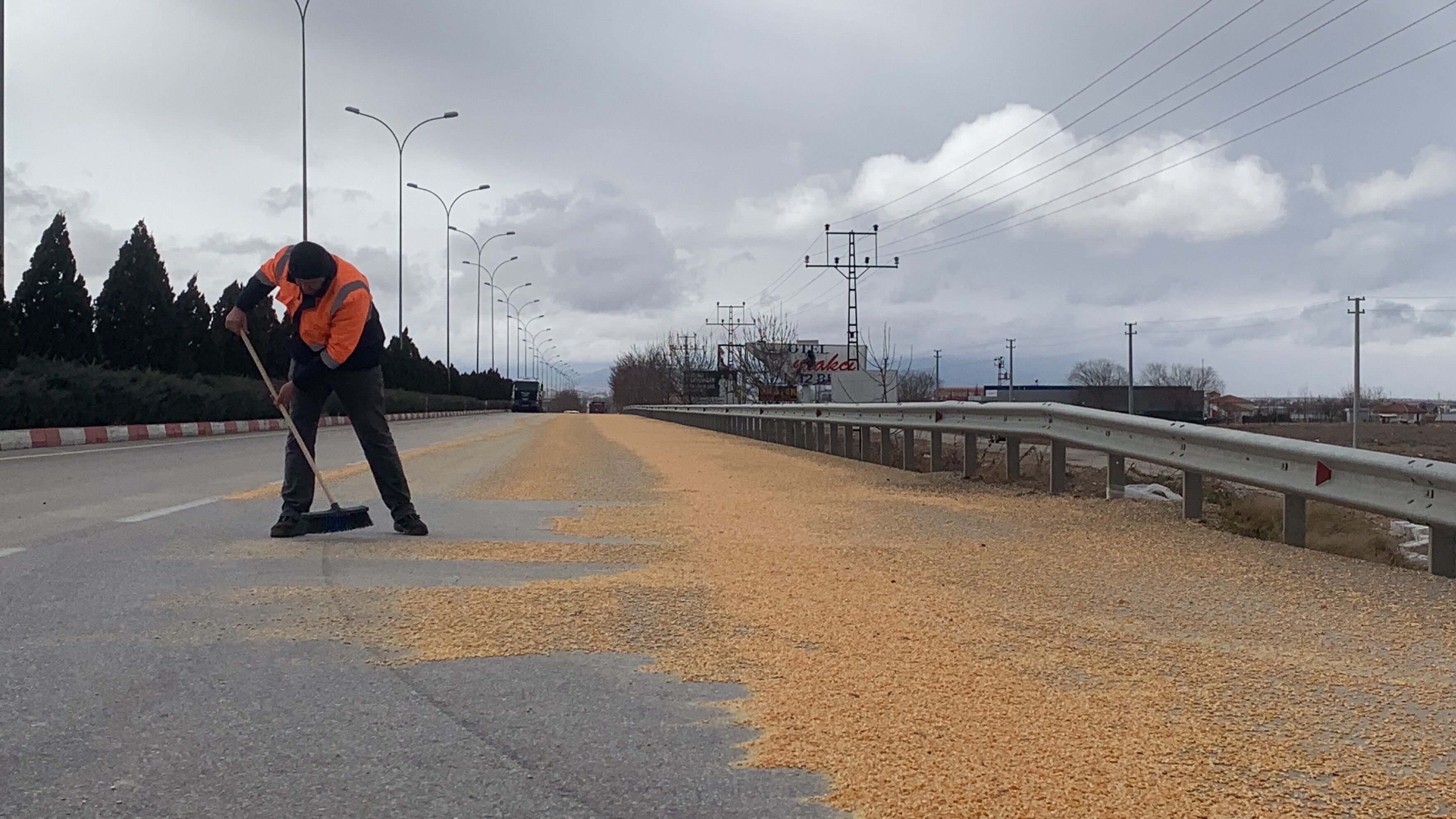 Karaman’da Mısırlar Yola Döküldü Yol Trafiğe Kapatıldı4