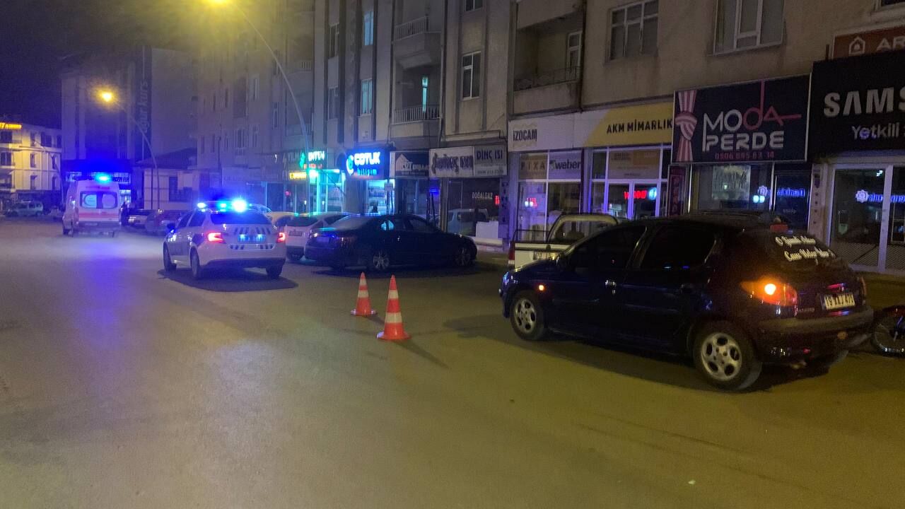 Karaman'da Moto Kurye Yayaya Çarptıktan Sonra Metrelerce Sürüklendi4