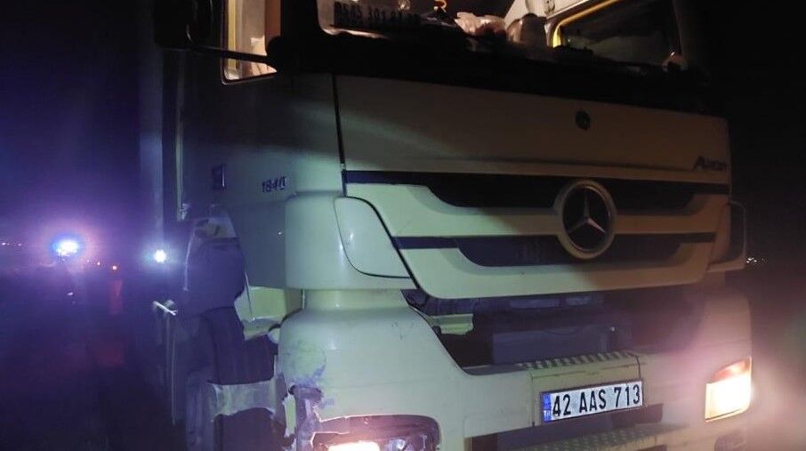 Konyada Tir Otomobile Arkadan Carpti1