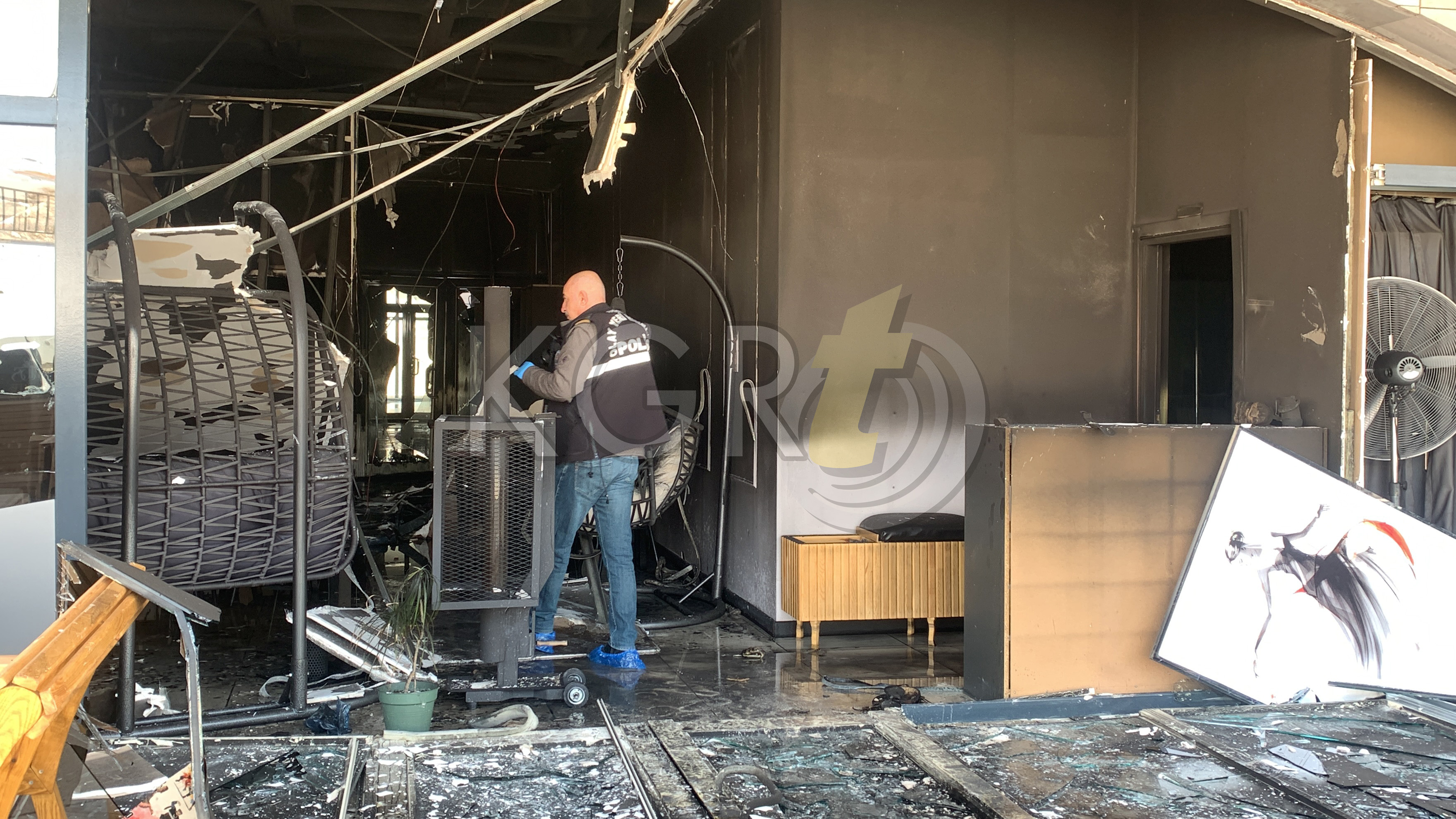 Karaman'da Korkutan Yangın: Camlar Bomba Gibi Patladı