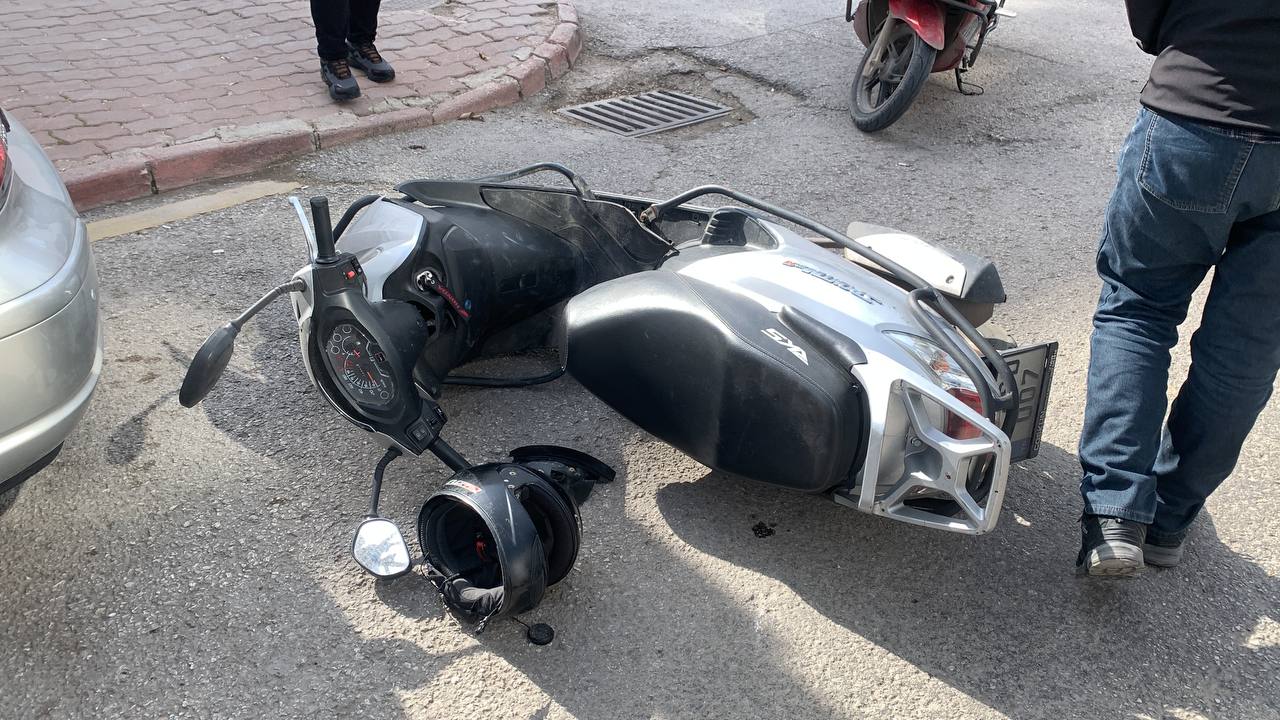 Karamanda Motosiklet Ile Otomobil Carpisti1