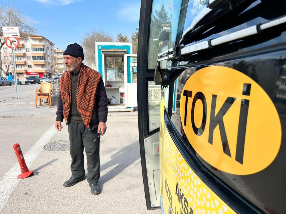 Kurt Gibi Uluyan Memo Dayi Otobus Seferlerini Yonlendiriyor1