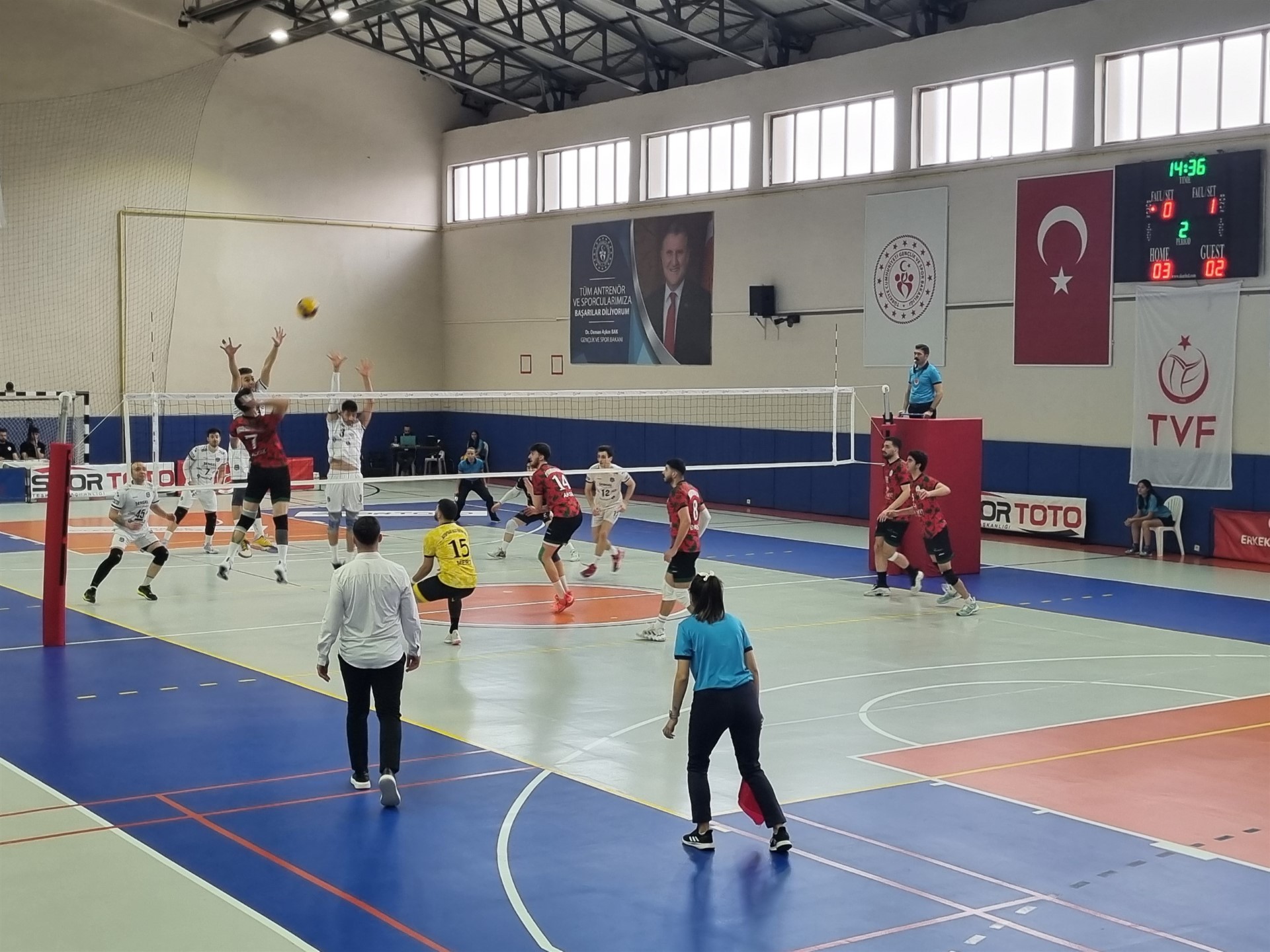 Türkiye Voleybol Federasyonu 2024 Yılı Faaliyet Takviminde Yer Alan Ve Karaman’da Gençlik Ve Spor İl Müdürlüğü’nün Ev Sahipliğinde Düzenlenen Tvf Erkekler 2. Lig Final Etabı Maçları A Ve B Grubunda Toplam 8 Takımın Katılımı (