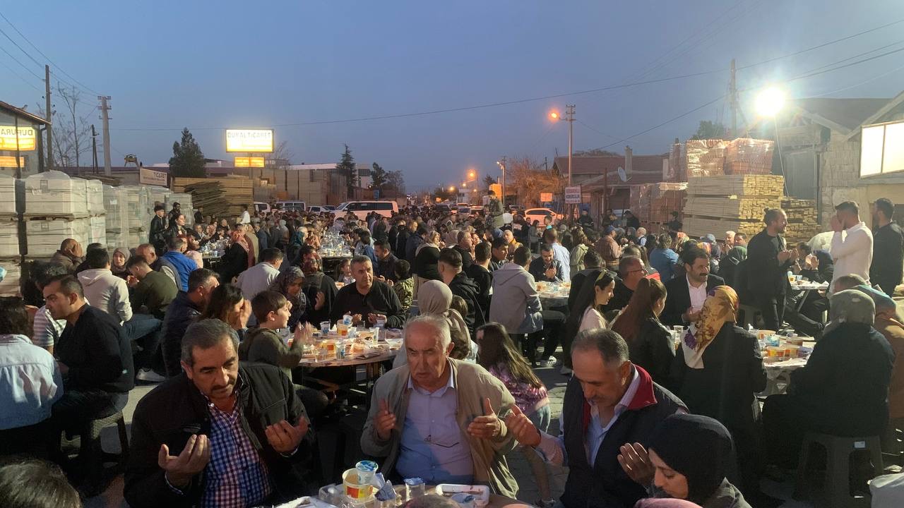 gür yapıdan 1500 kişilik iftar yemeği2