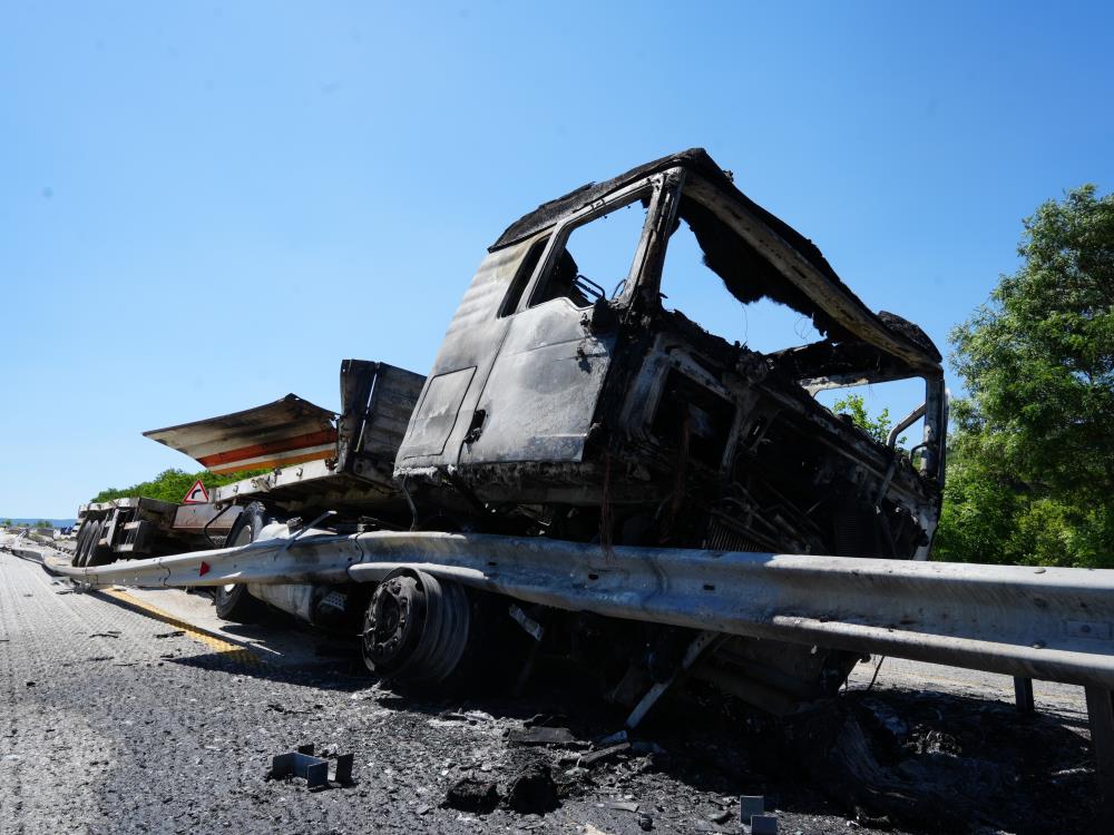 Freni Bosalan Tir Feci Kazaya Neden Oldu 1 Olu 1 Agir Yarali1