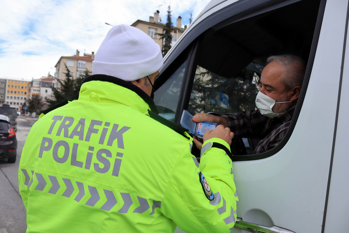 Ehliyet Sahipleri Dikkat Yas Sinirinda Onemli Degisiklik O Yasi Gecenler Arac Kullanamayacak1 (3)