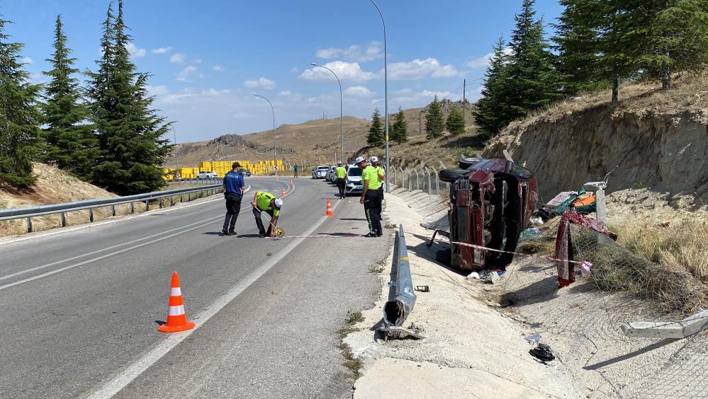 Kontrolden Cikan Arac Devrildi Anne Hayatini Kaybetti1