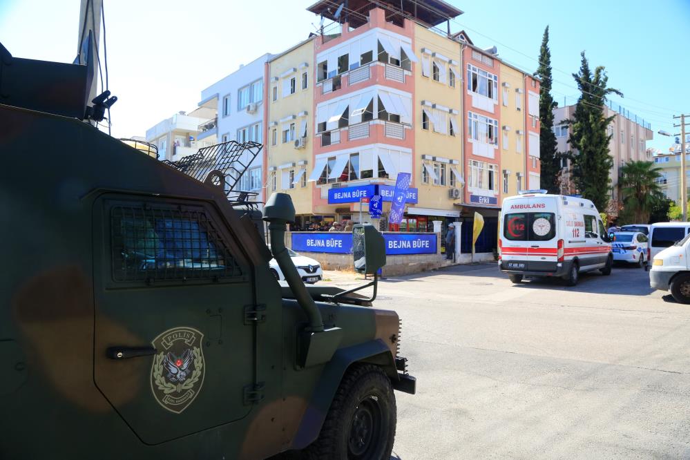 Saplantili Asik Polislere Zorluk Cikartti Kendine Zarar Verdi4