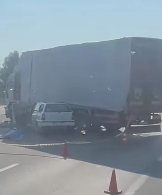 Tir Otomobile Carpti 3 Olu 2 Agir Yarali3