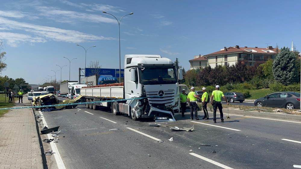 Tofaş İkiye Bölündü 1 Kişi Öldü 3 Kişi Yaralı2