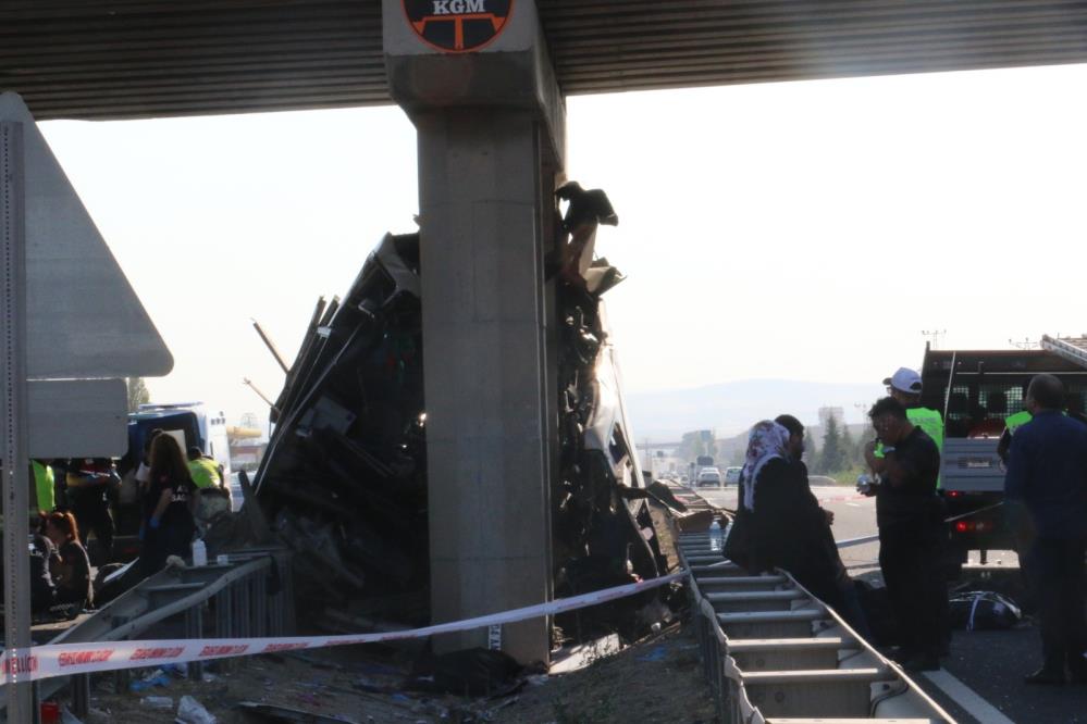 Yolcu Otobusu Kopru Ayagina Carpti 11 Olu 25 Yarali2