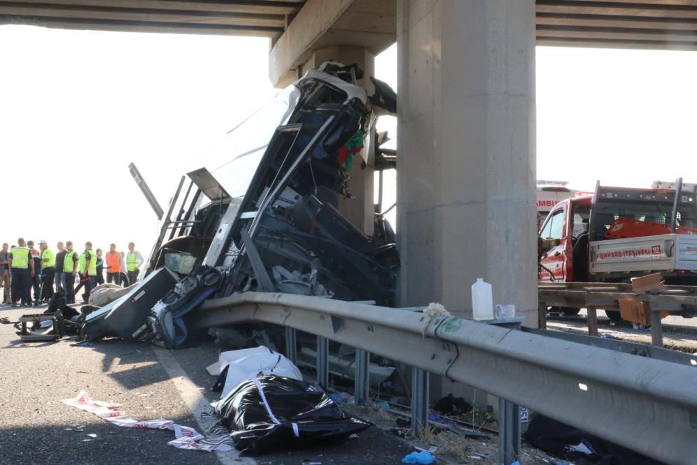 Yolcu Otobusu Kopru Ayagina Carpti 11 Olu 25 Yarali5