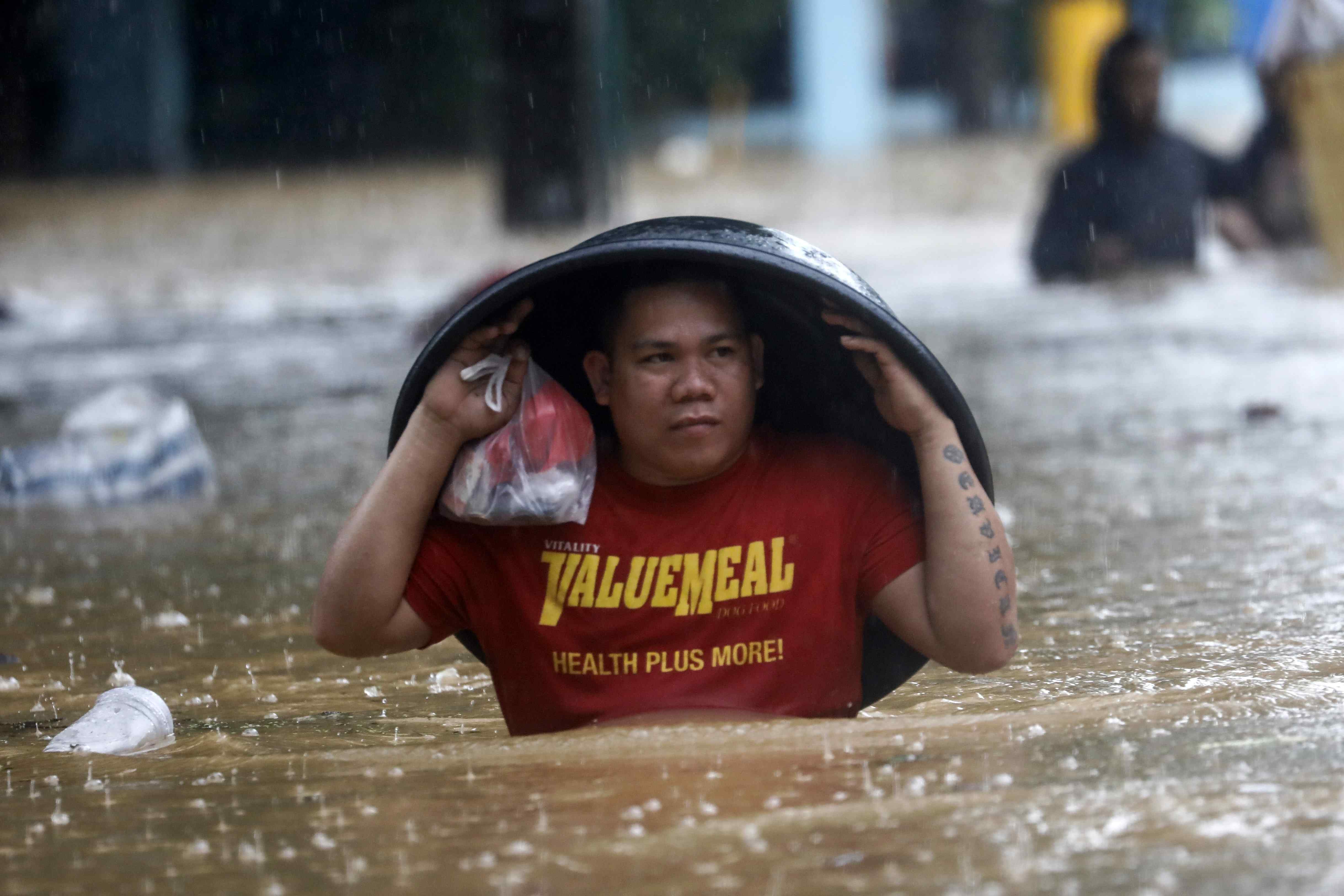 Filipinler’de Tropikal Fırtınada 11 Kişi Ölü (10)-1