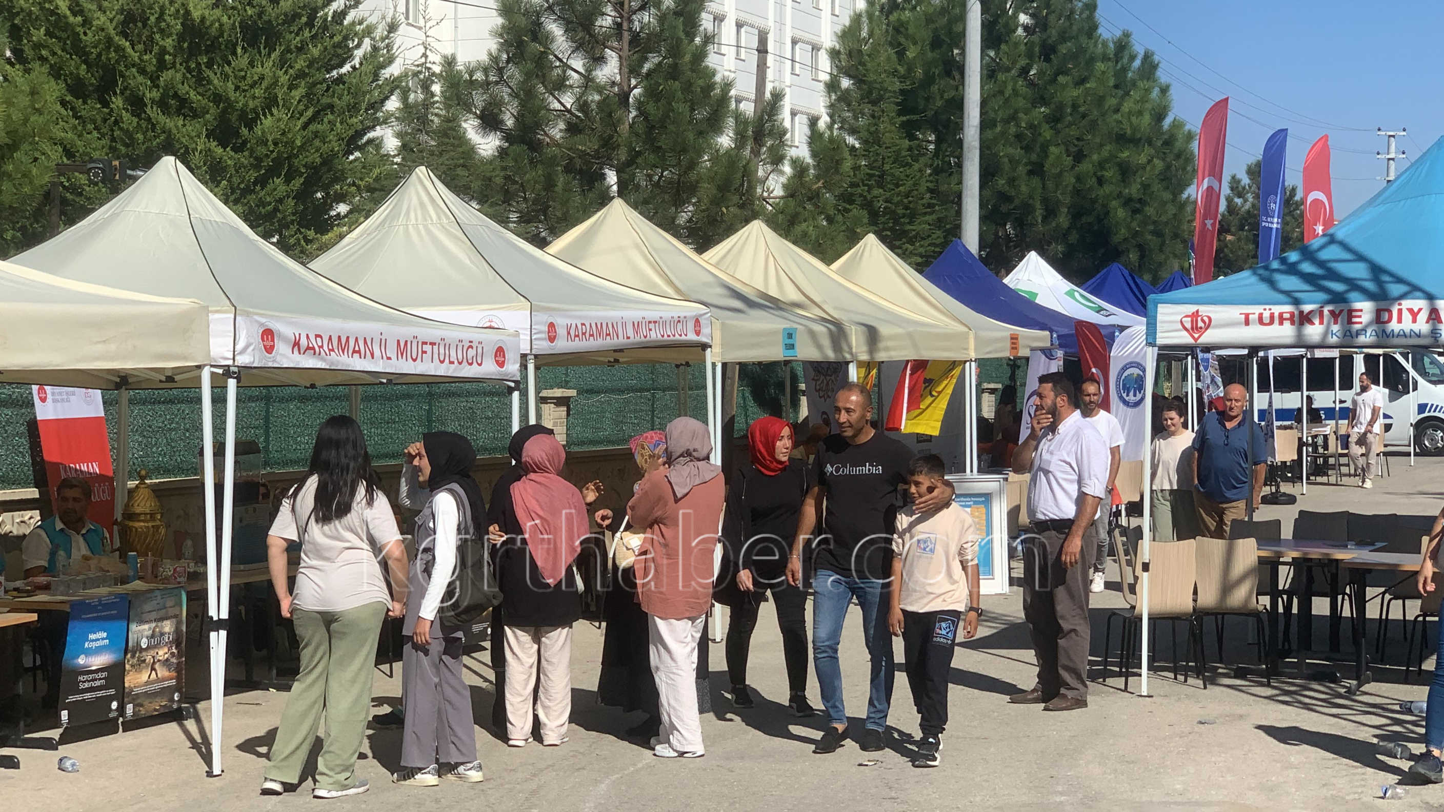 Karamanda Aileler Universiteye Baslayan Ogrencilerin Heyecanina Ortak Oldu6