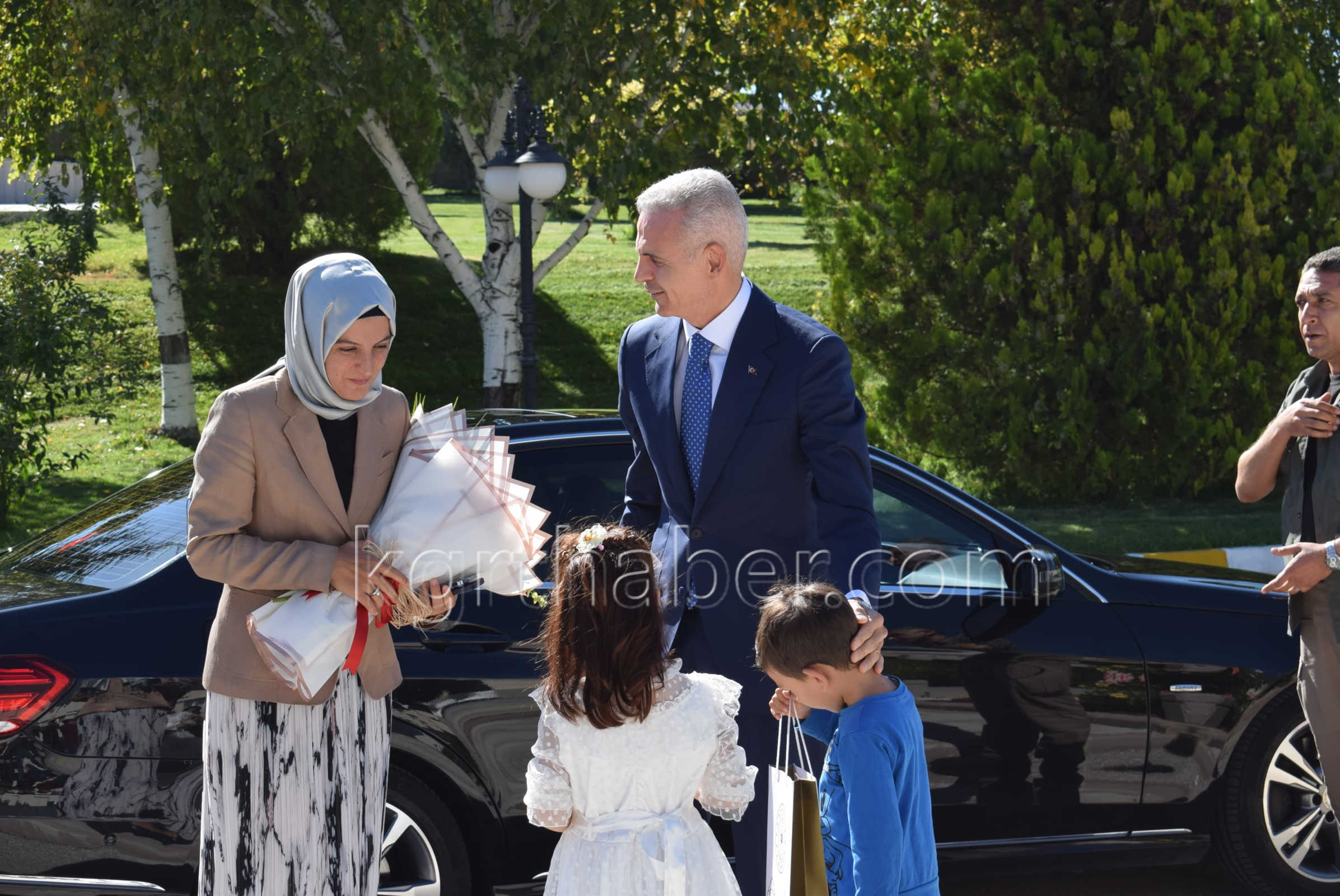 Karamanin Yeni Valisi Mehmet Fatih Cicekli Ve Esi Goreve Basladi6