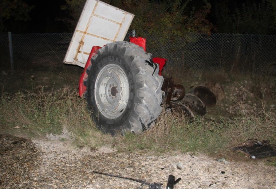 Feci Kazada Traktor 2Ye Bolundu 1 Olu 1 Yarali2