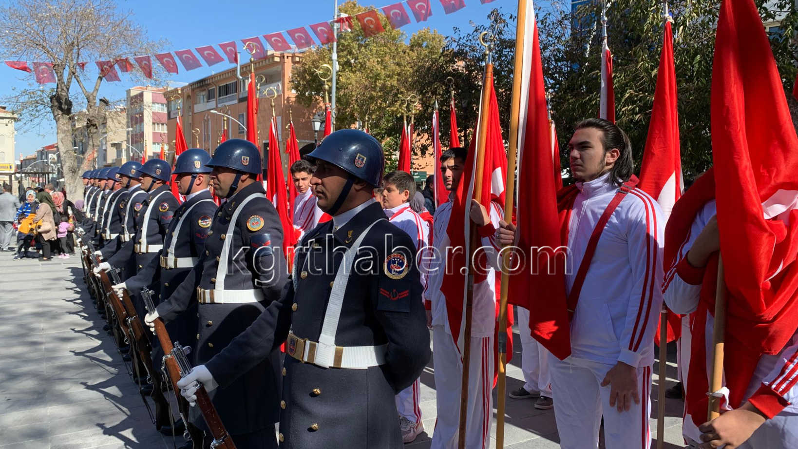 Karamanda 29 Ekim Kutlamalari Celenk Sunma Ile Basladi1