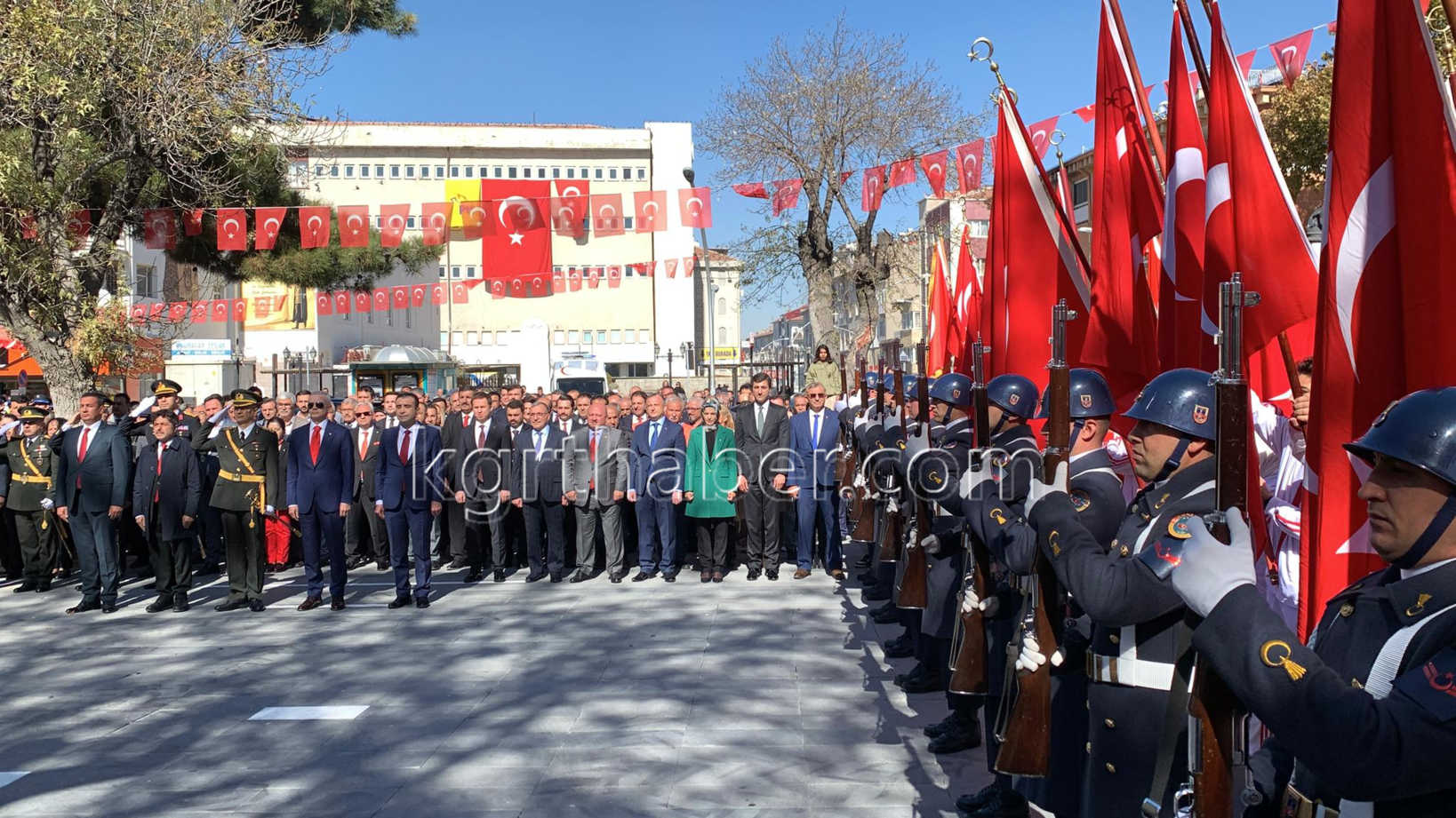 Karamanda 29 Ekim Kutlamalari Celenk Sunma Ile Basladi14