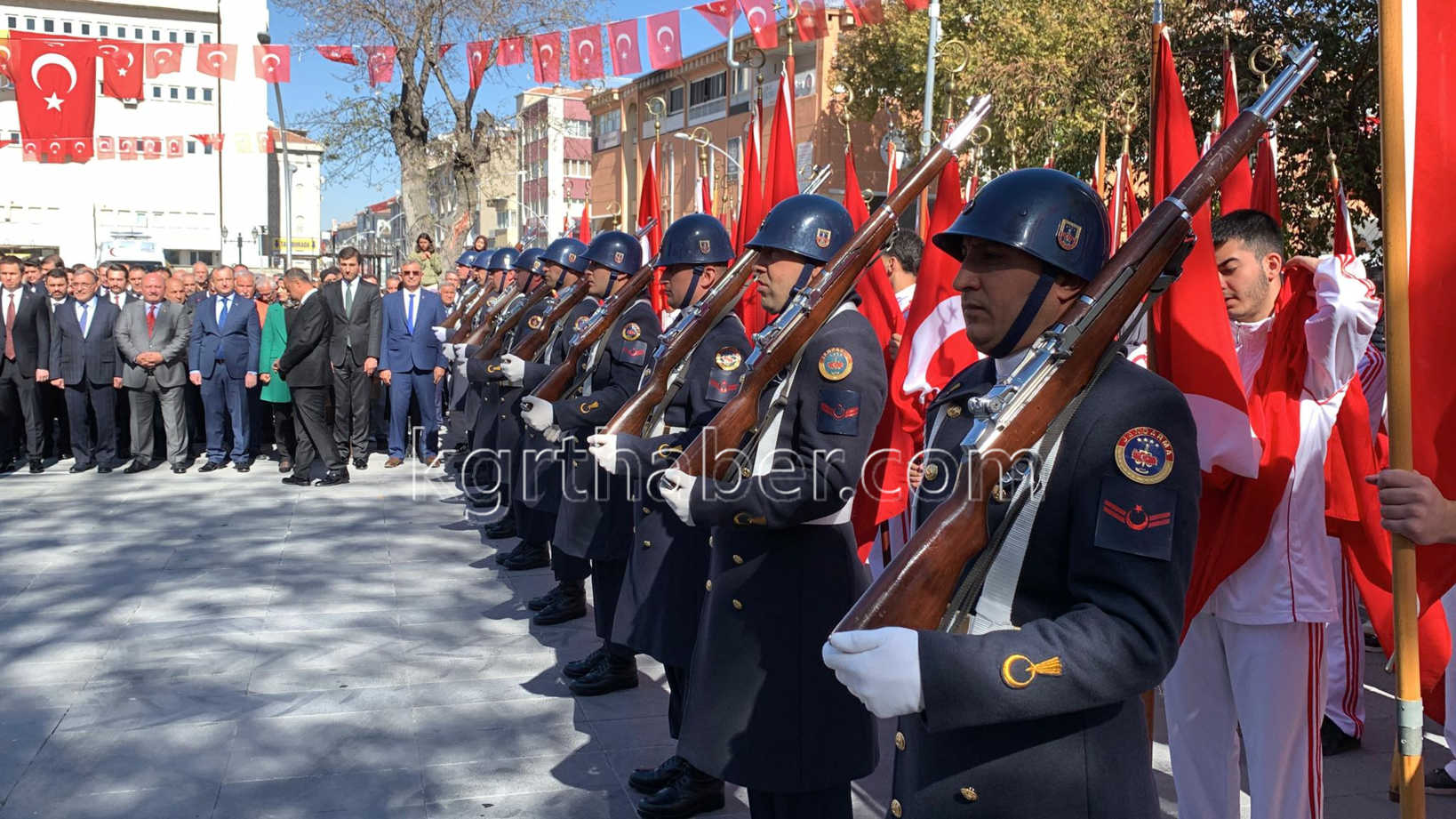 Karamanda 29 Ekim Kutlamalari Celenk Sunma Ile Basladi17