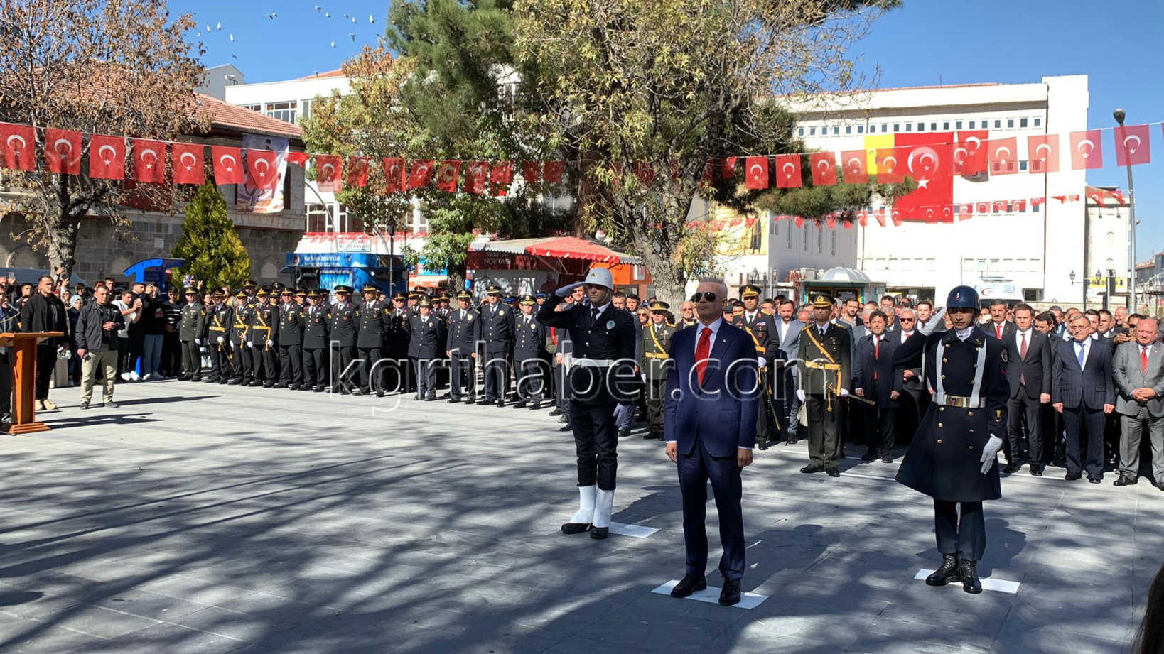 Karamanda 29 Ekim Kutlamalari Celenk Sunma Ile Basladi5