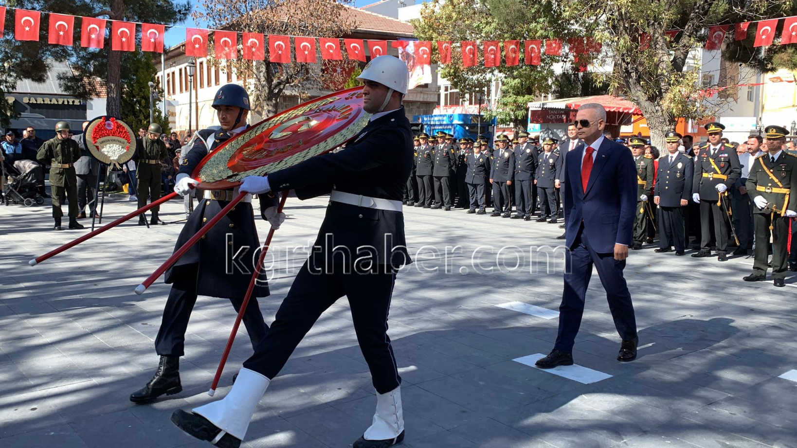 Karamanda 29 Ekim Kutlamalari Celenk Sunma Ile Basladi7