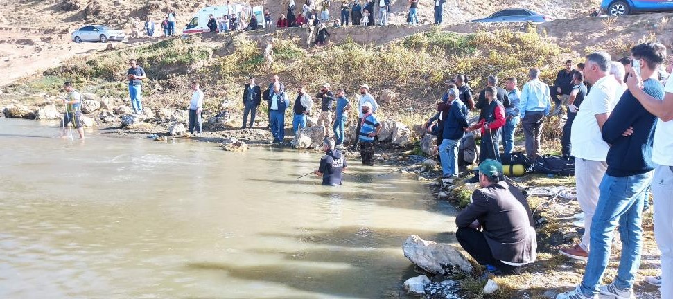 Kgrthaber.com Haberlerinde Bugün, Bitlis'in Güroymak Ilçesinde Bir Baba Ve Oğlu Girdikleri Kaplıcada Hayatını Kaybetti. Olayın Ardından Yetkililer, Durumu Incelemek Üzere Soruşturma Başlattı.1