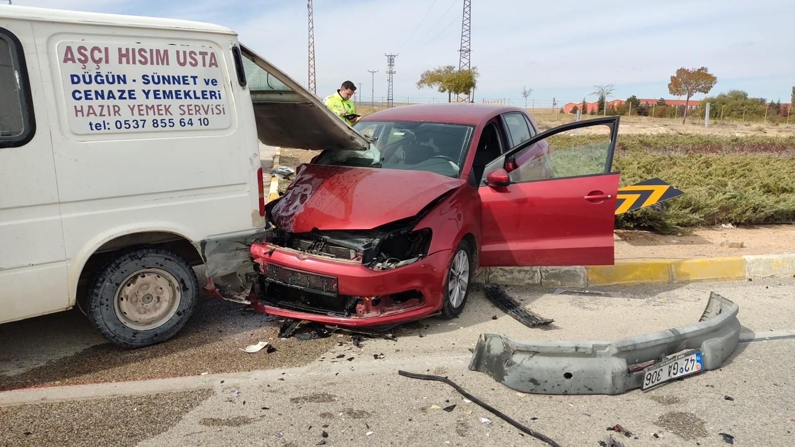 Konyada Otomobil Ve Minibus Carpisti 2 Kisi Yaralandi (2)