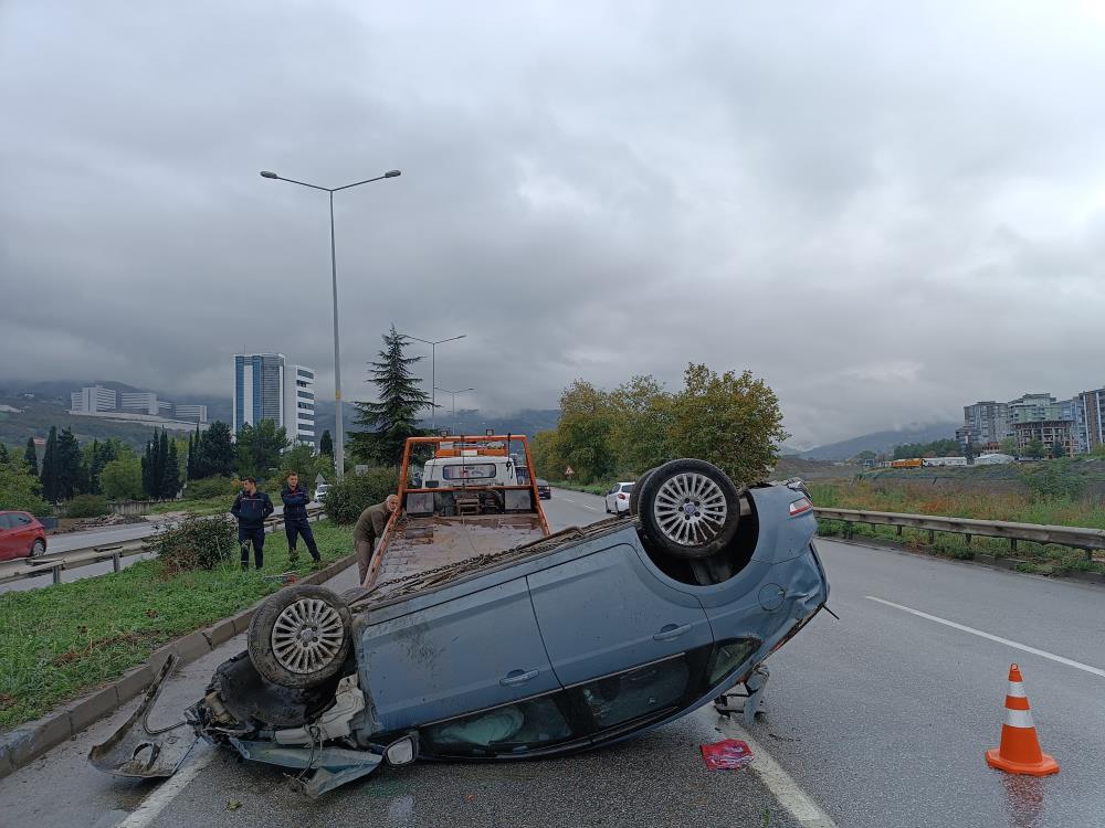 Takla Atan Otomobildeki 4 Kisi Yaralandi2