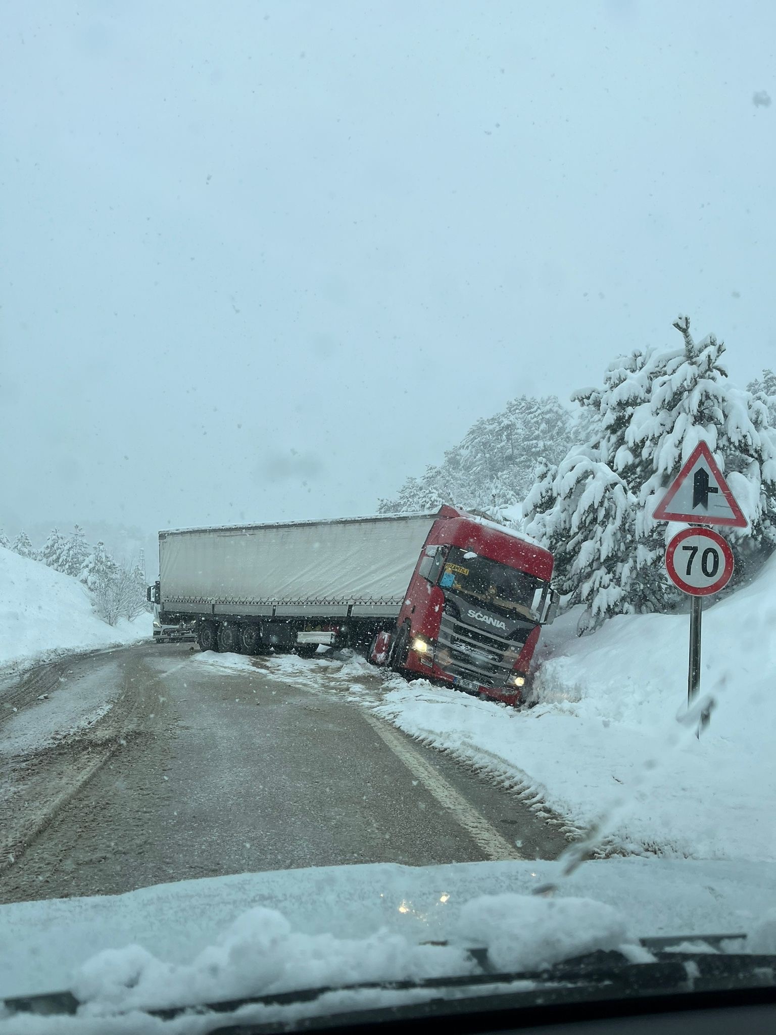 Boluda Kayan Tir Trafigi Aksatti (1)