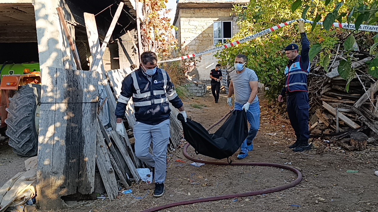 Feci Yanginda Yasli Kadin Hayatini Kaybetti (6)