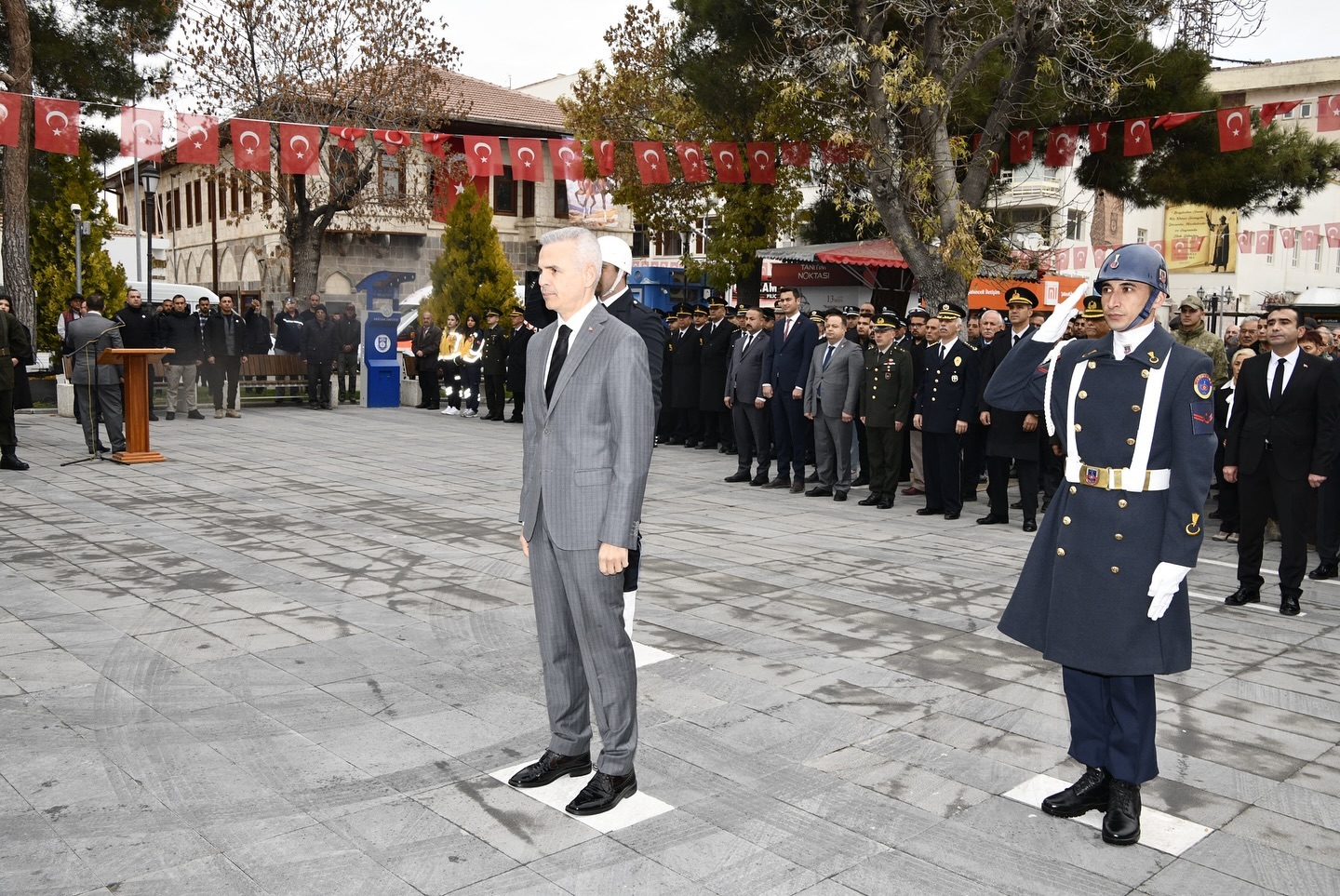 Karamanda 10 Kasim Ataturku Anma Ve Celenk Koyma Toreni3