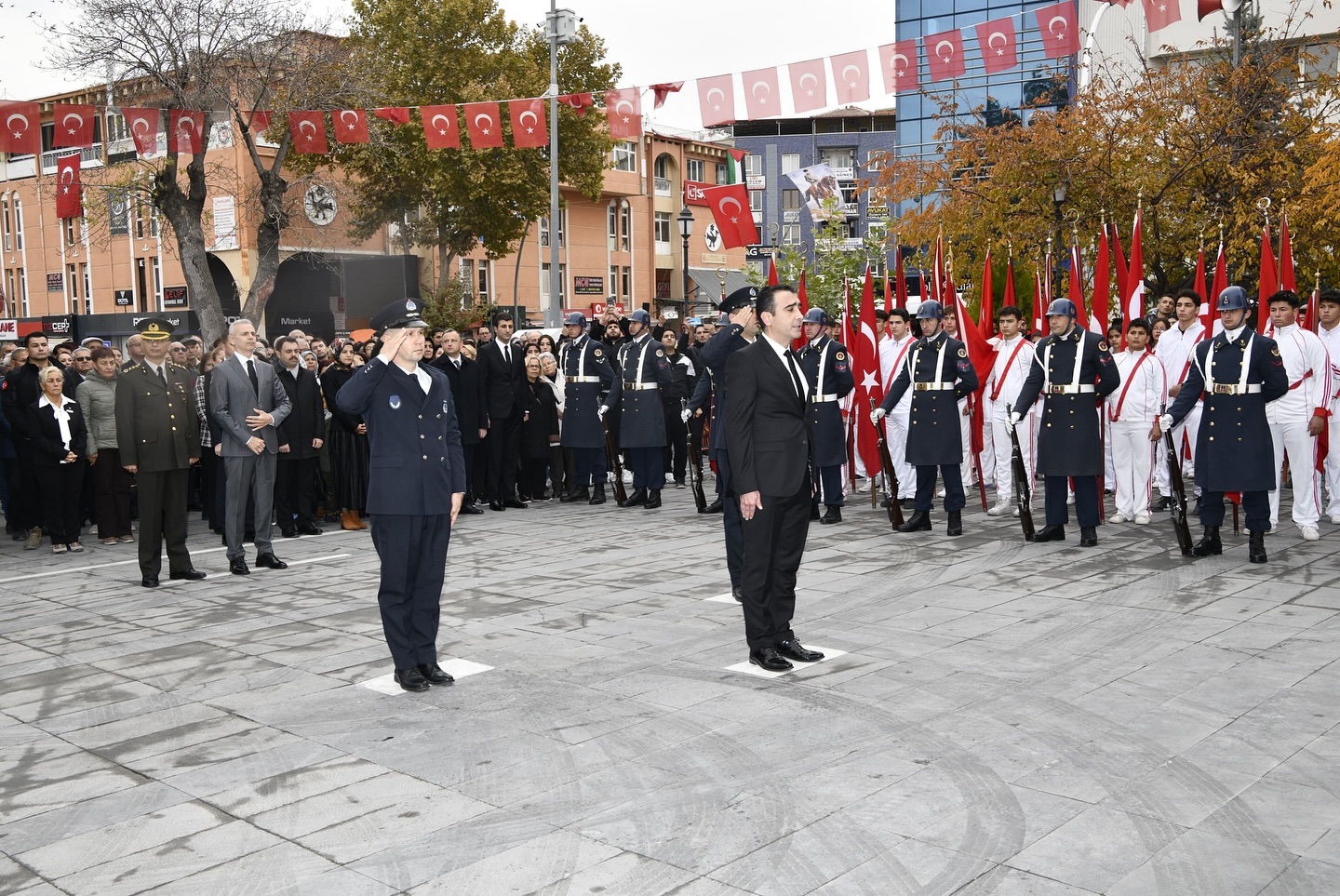 Karamanda 10 Kasim Ataturku Anma Ve Celenk Koyma Toreni6