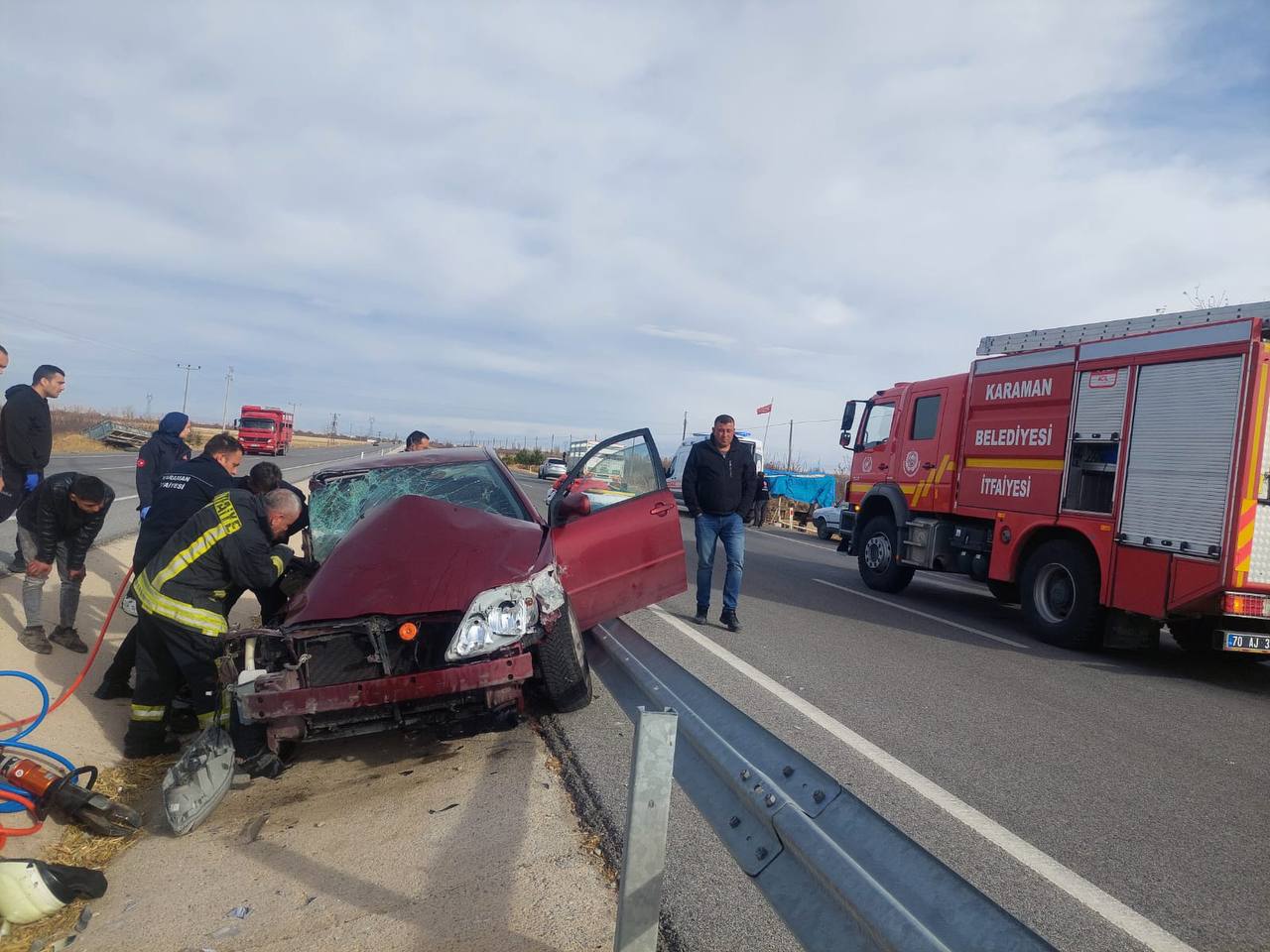 Karamanda Otomobil Romorka Carpti 4 Yarali4 Kopya