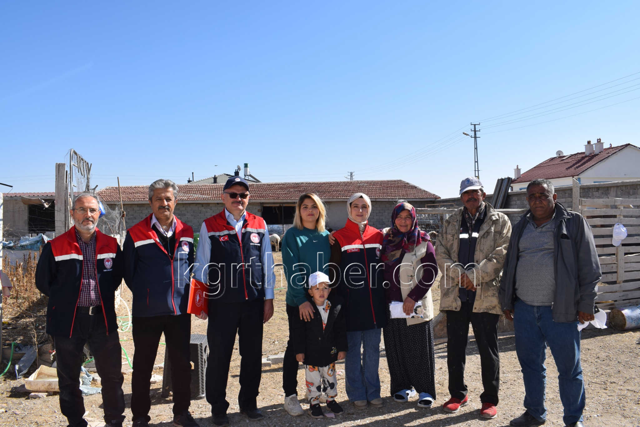 Karaman'da Üniversite Mezunu 30 Yaşındaki Kadın Hem Annelik Yapıyor Hem 70 Koyuna Bakıyor7