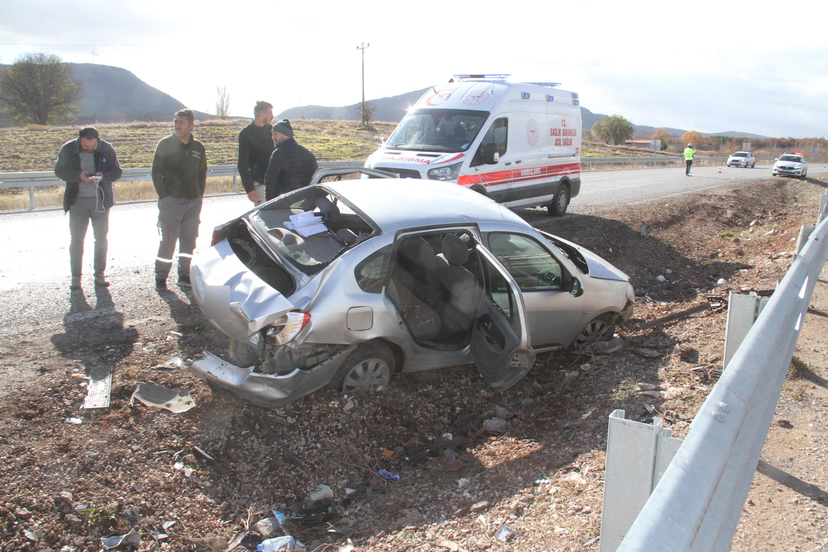 Konyada Trafik Kazasi Otomobil Devrildi 4 Yarali (2)