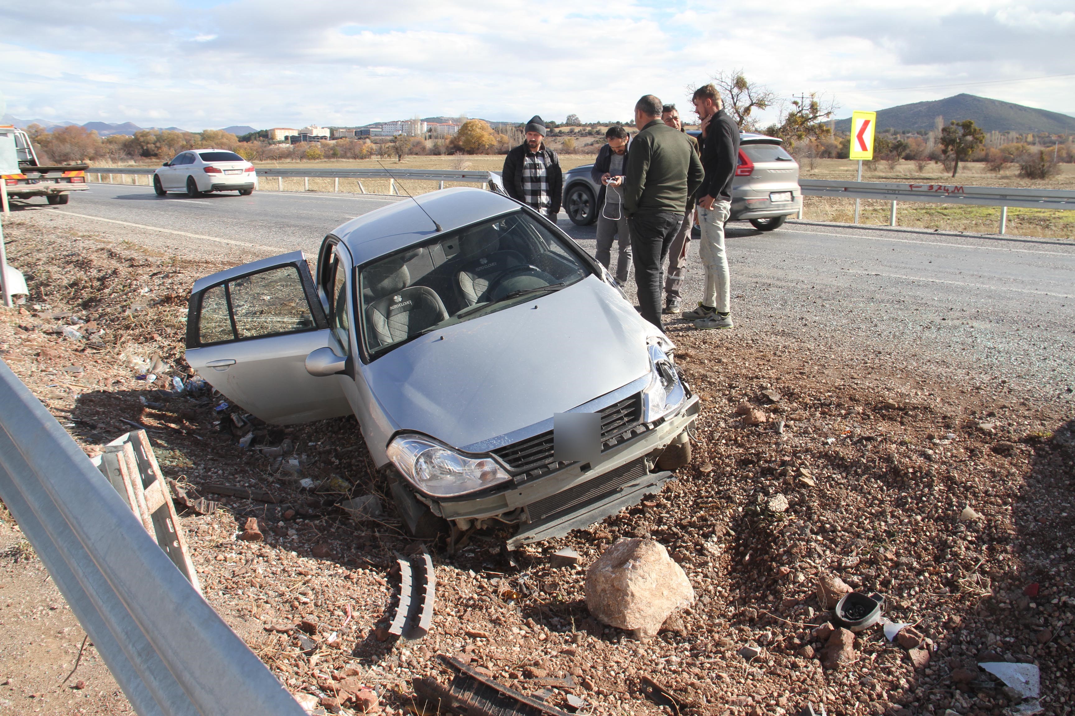 Konyada Trafik Kazasi Otomobil Devrildi 4 Yarali (3)