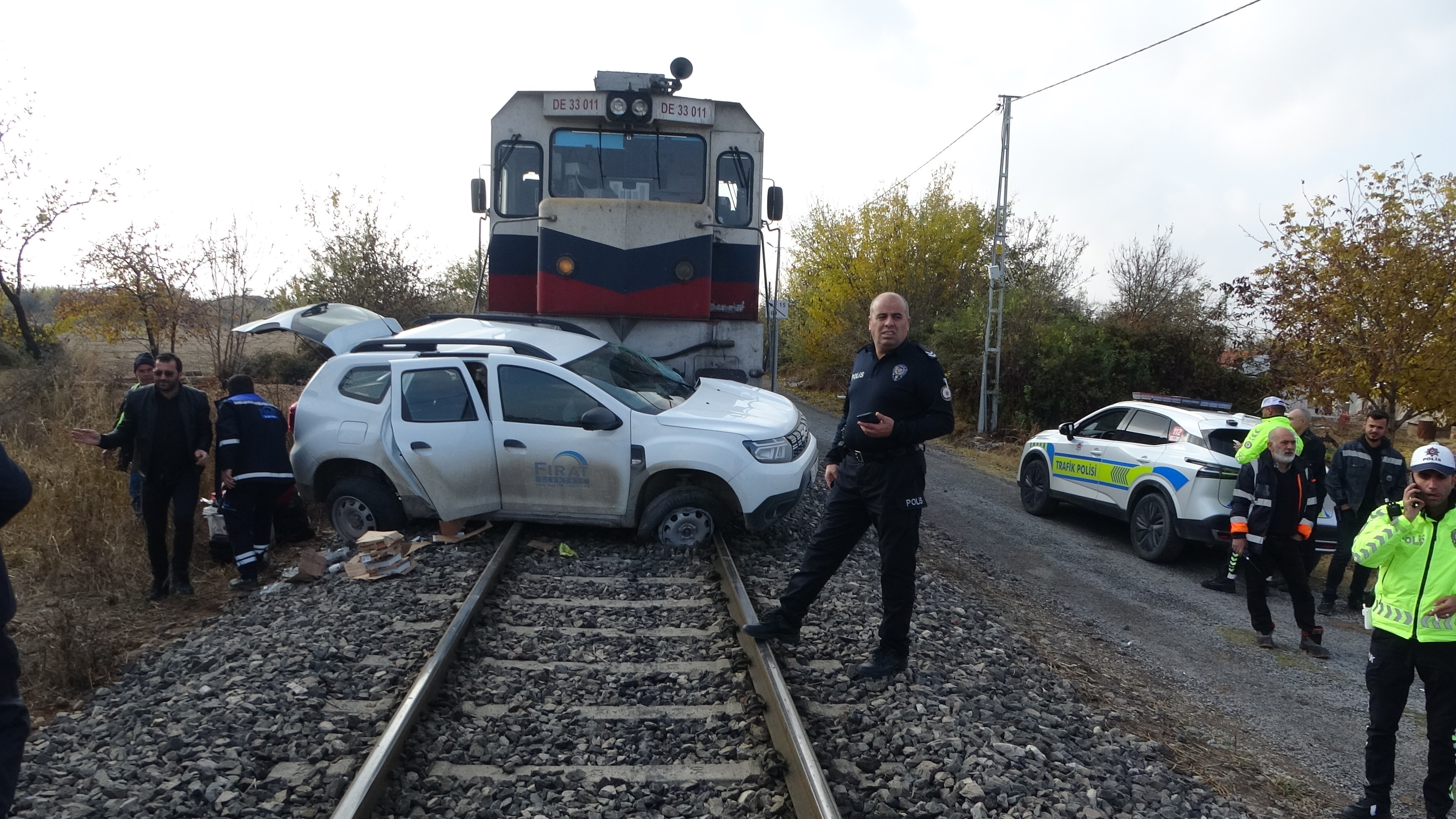 Malatyada Tren Ile Arac Carpisti 2 Yarali (1)