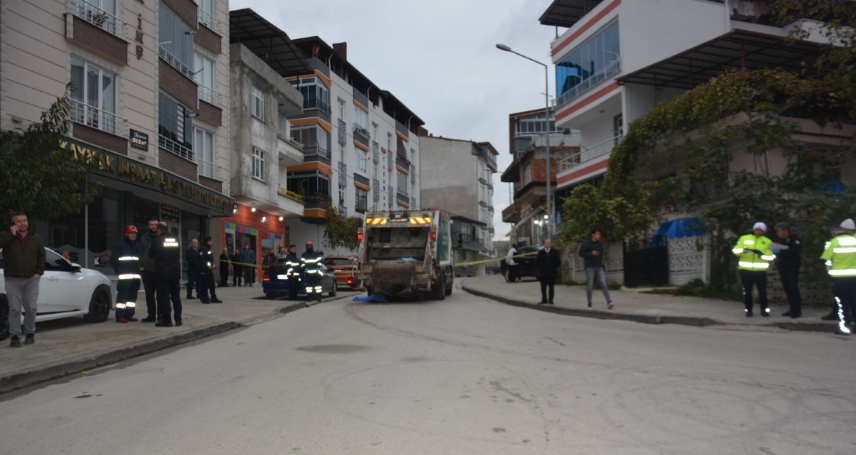 Ordu’nun Ünye Ilçesinde Emekli Din Görevlisi, Sabah Namazına Gittiği Sırada Çöp Kamyonunun Altına Kalarak Hayatını Kaybetti.1