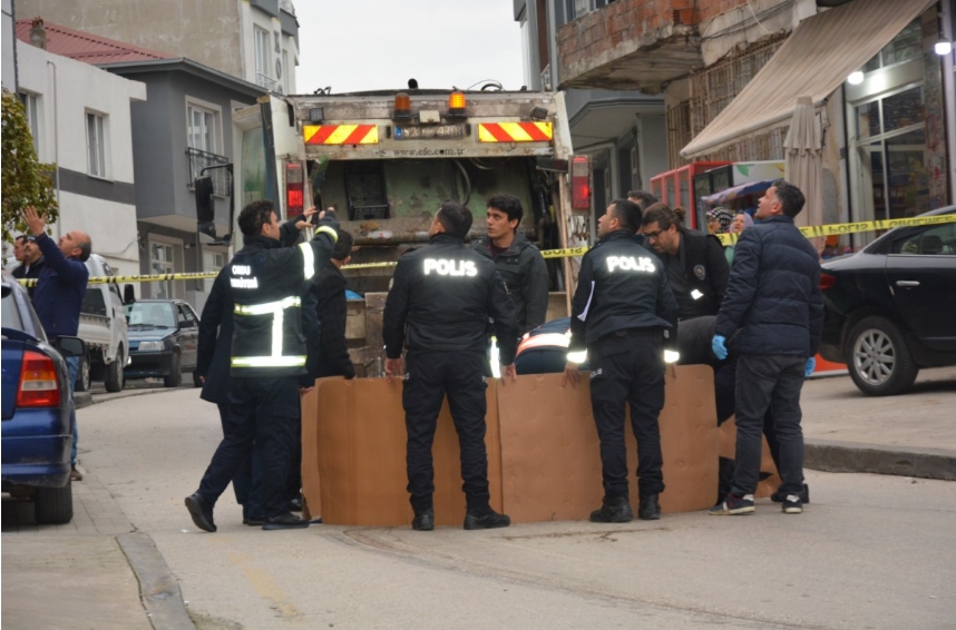 Ordu’nun Ünye Ilçesinde Emekli Din Görevlisi, Sabah Namazına Gittiği Sırada Çöp Kamyonunun Altına Kalarak Hayatını Kaybetti.2