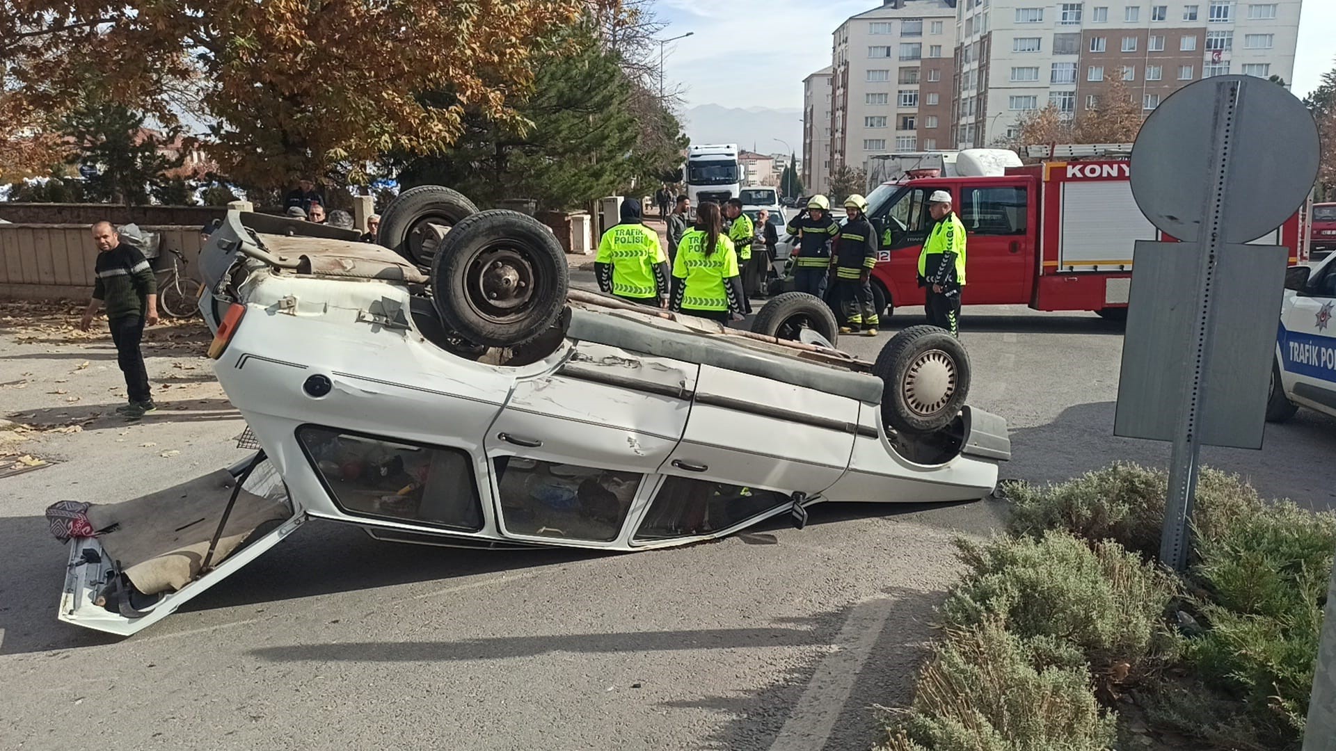 Otomobil Takla Atti Dede Ve Torun Yaralandi (2)