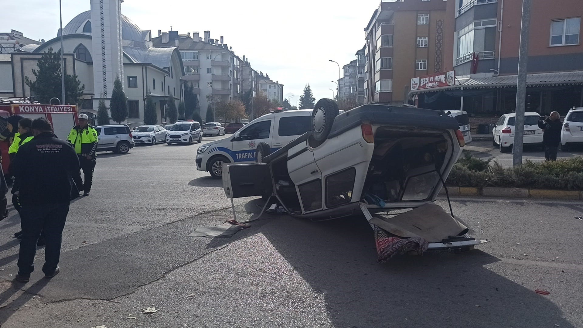 Otomobil Takla Atti Dede Ve Torun Yaralandi (3)