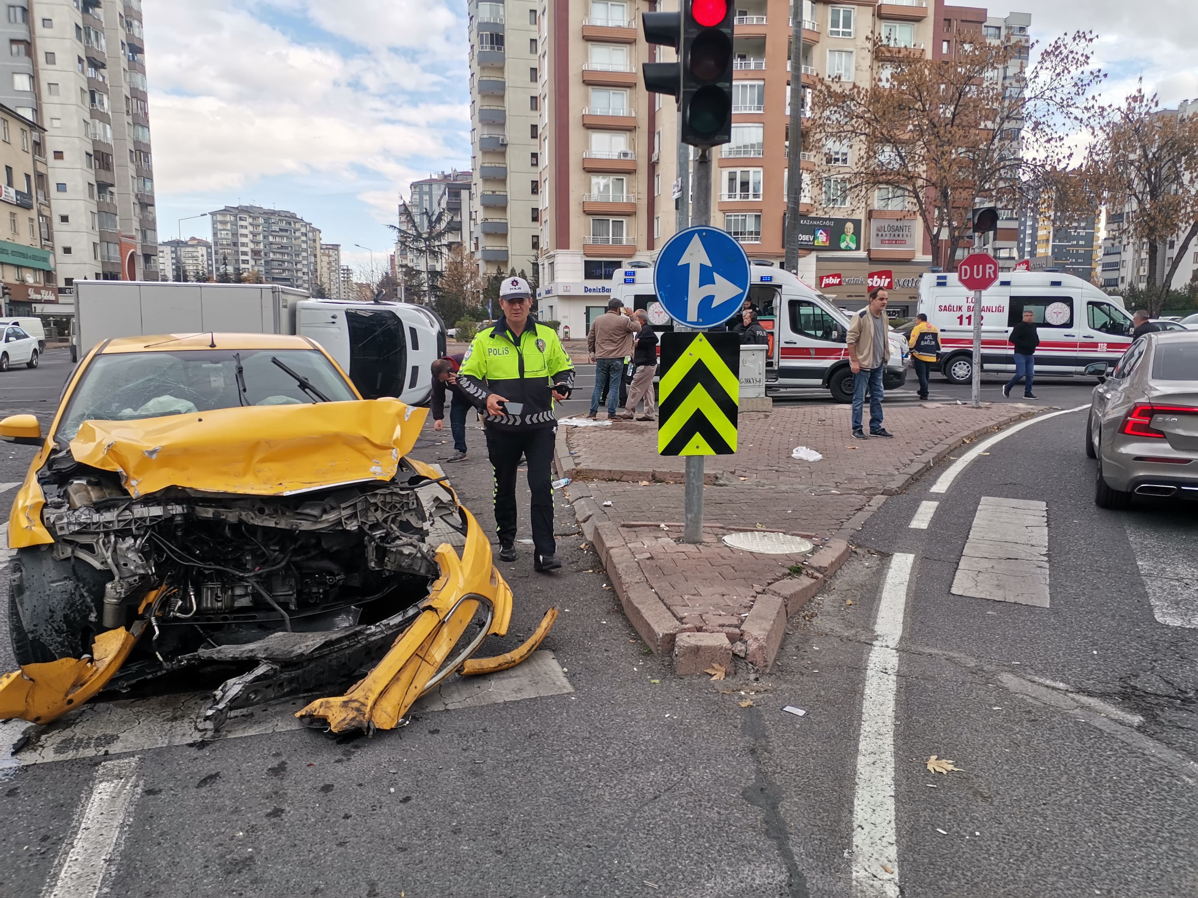 Ticari Taksi Ile Kamyonet Carpisti 6 Yarali (4)