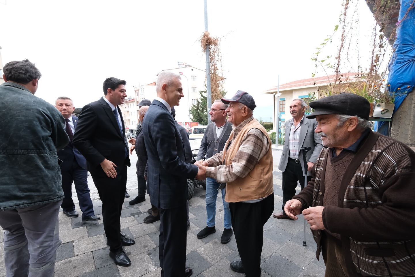 Vali Cicekli Ermenekte Vatandasla Bir Araya Geldi3