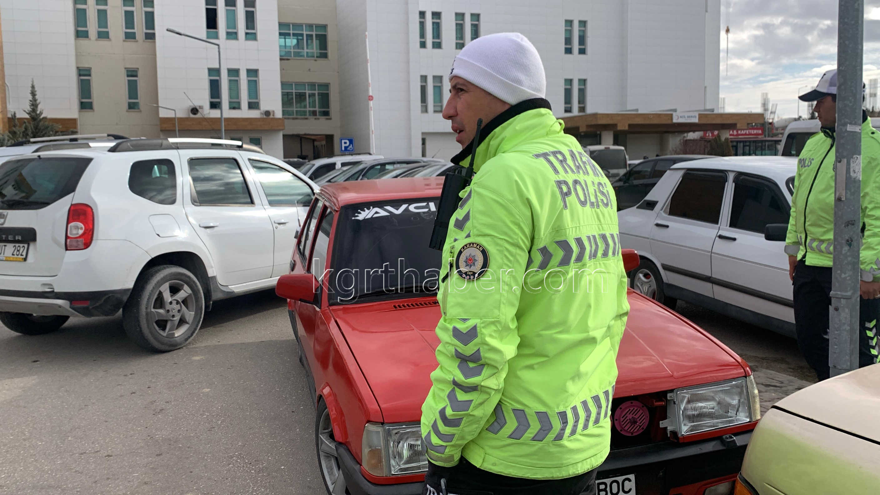 Karamanda Hastanede Hatali Park Yapan Yandi Toplamda 13 Araca 9 Bin Liraya Yakin Ceza Yazildi8