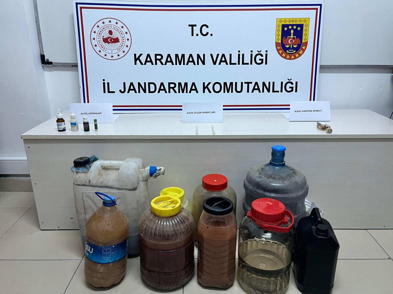 Karamanda Jandarma Tarafindan 16 Supheli Yakalandi 6 Kisi Tutuklandi (4)