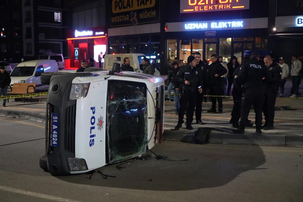 Nigdede Polis Otosu Ile Otomobil Carpisti 1I Agir 6 Yarali1