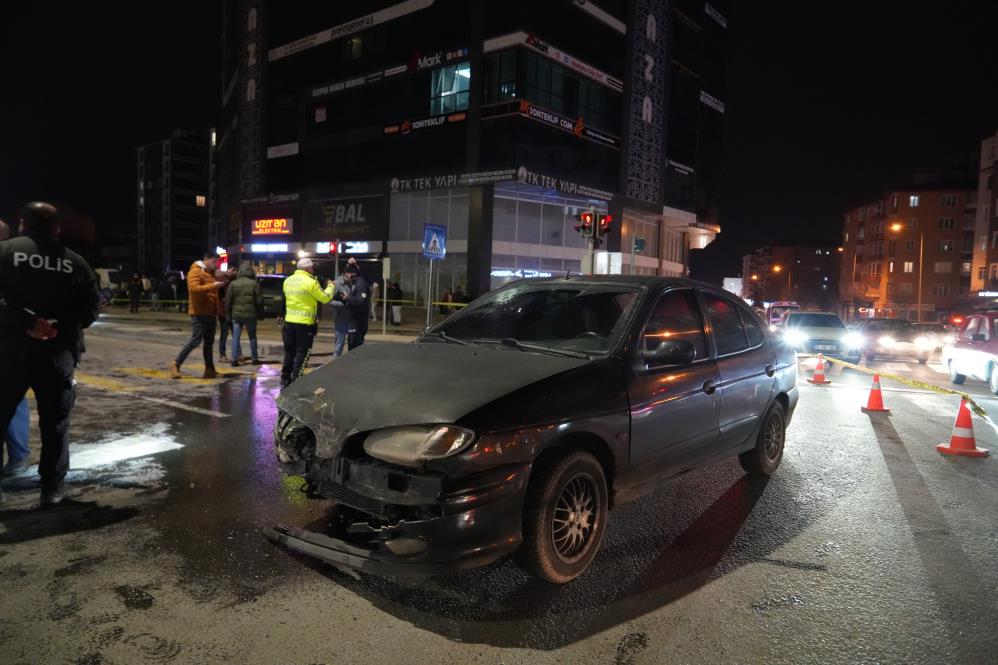 Nigdede Polis Otosu Ile Otomobil Carpisti 1I Agir 6 Yarali3