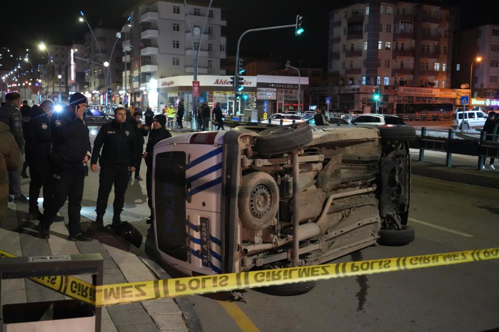 Nigdede Polis Otosu Ile Otomobil Carpisti 1I Agir 6 Yarali4